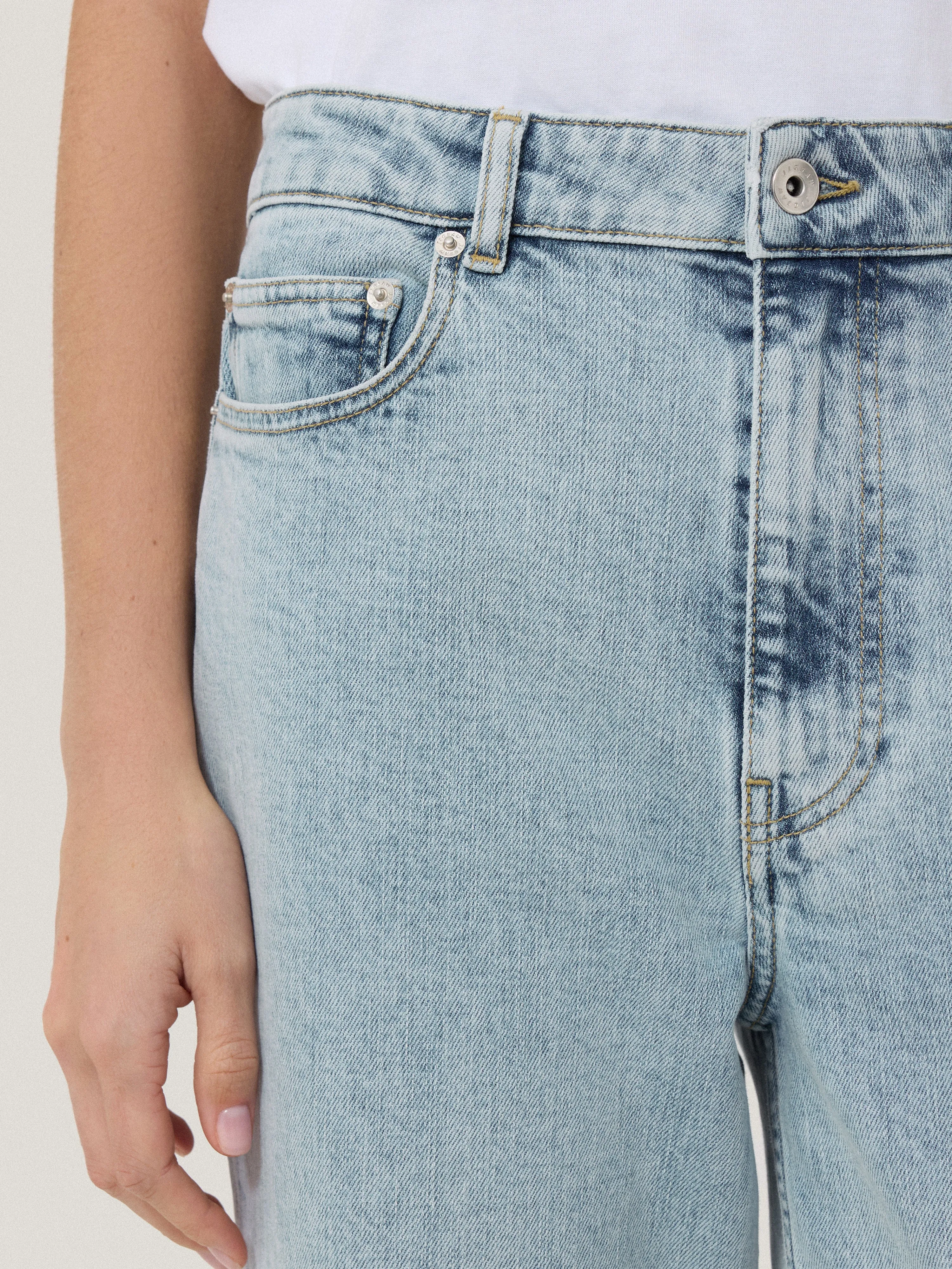 Carter Straight Leg Jean | Light Blue Wash